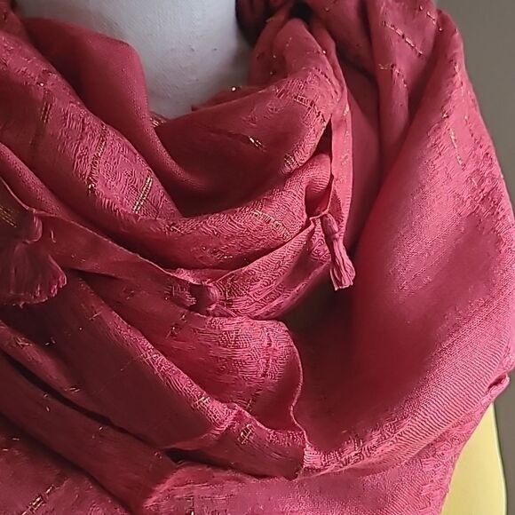 💲2️⃣0️⃣ Bundled ✔️Saachi Coral Pom Pom Lightweight Infinity Scarf - Picture 6 of 8